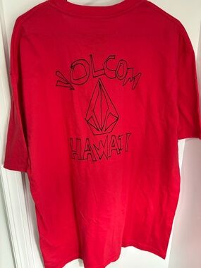 NWOT Volcom Red Tee with Black Hawaii Graphic